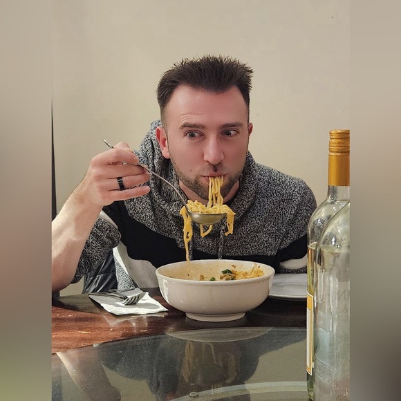 Like this listing for solo shows! - Picture 7 of 9